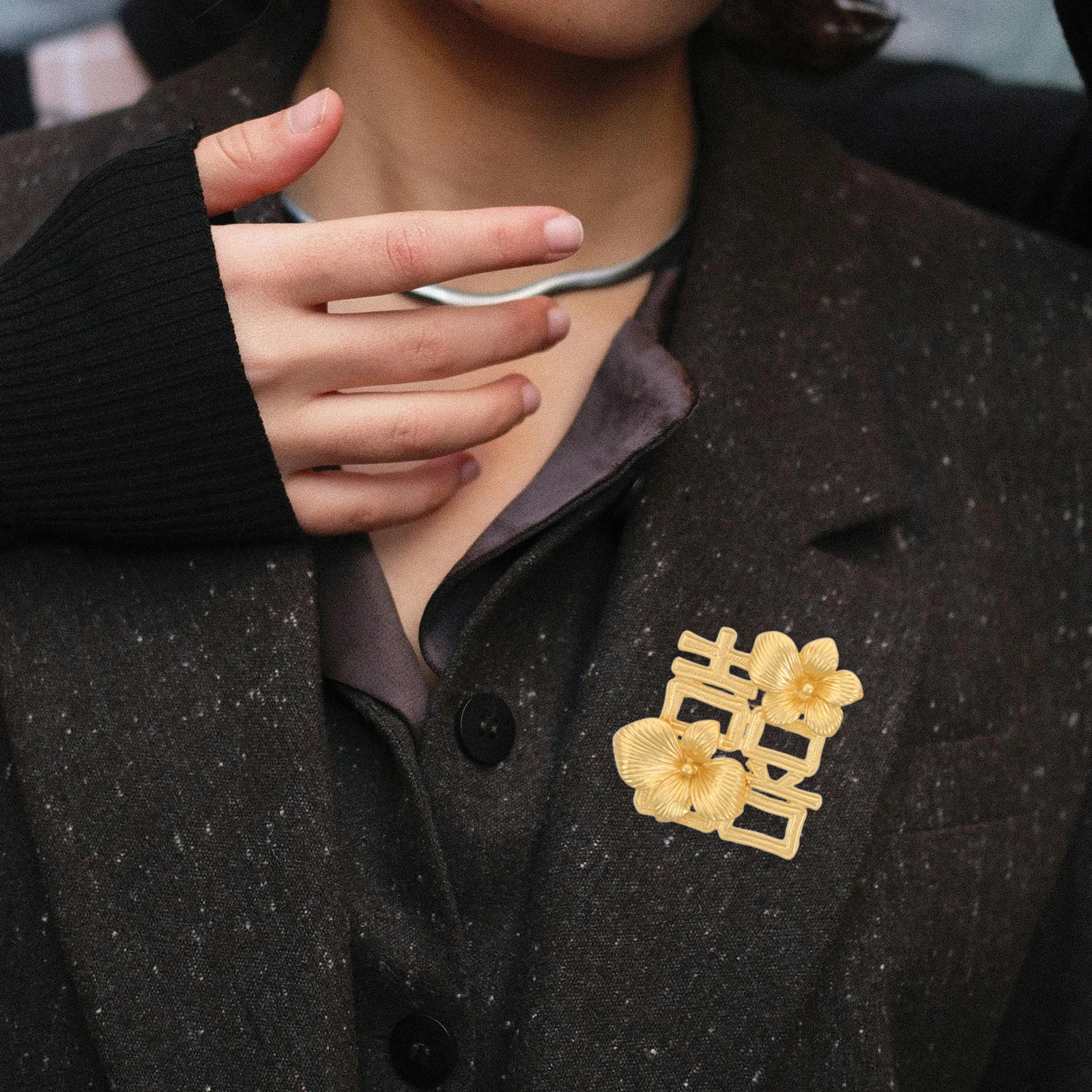 

2Pcs Wedding Brooch Pins Traditional Chinese Happiness Character Gold Flower Brooch for Dress Scarf Vintage Floral Lapel Pin