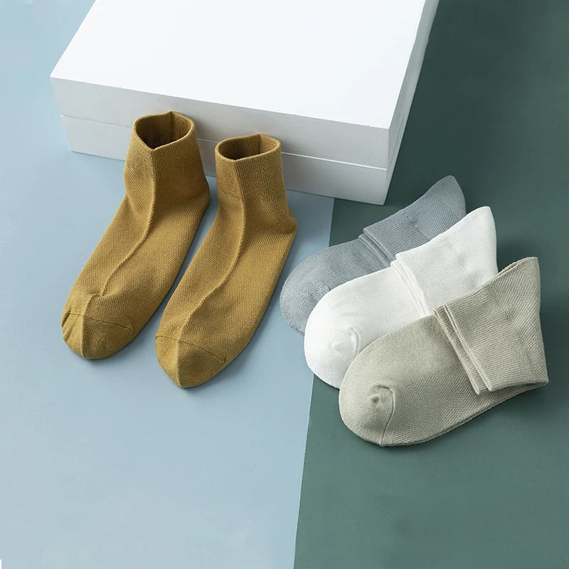 4 pares de calcetines cortos de algodón para hombre, calcetines tobilleros cómodos y transpirables informales de Color sólido, calcetines suaves y sencillos a la moda para hombre