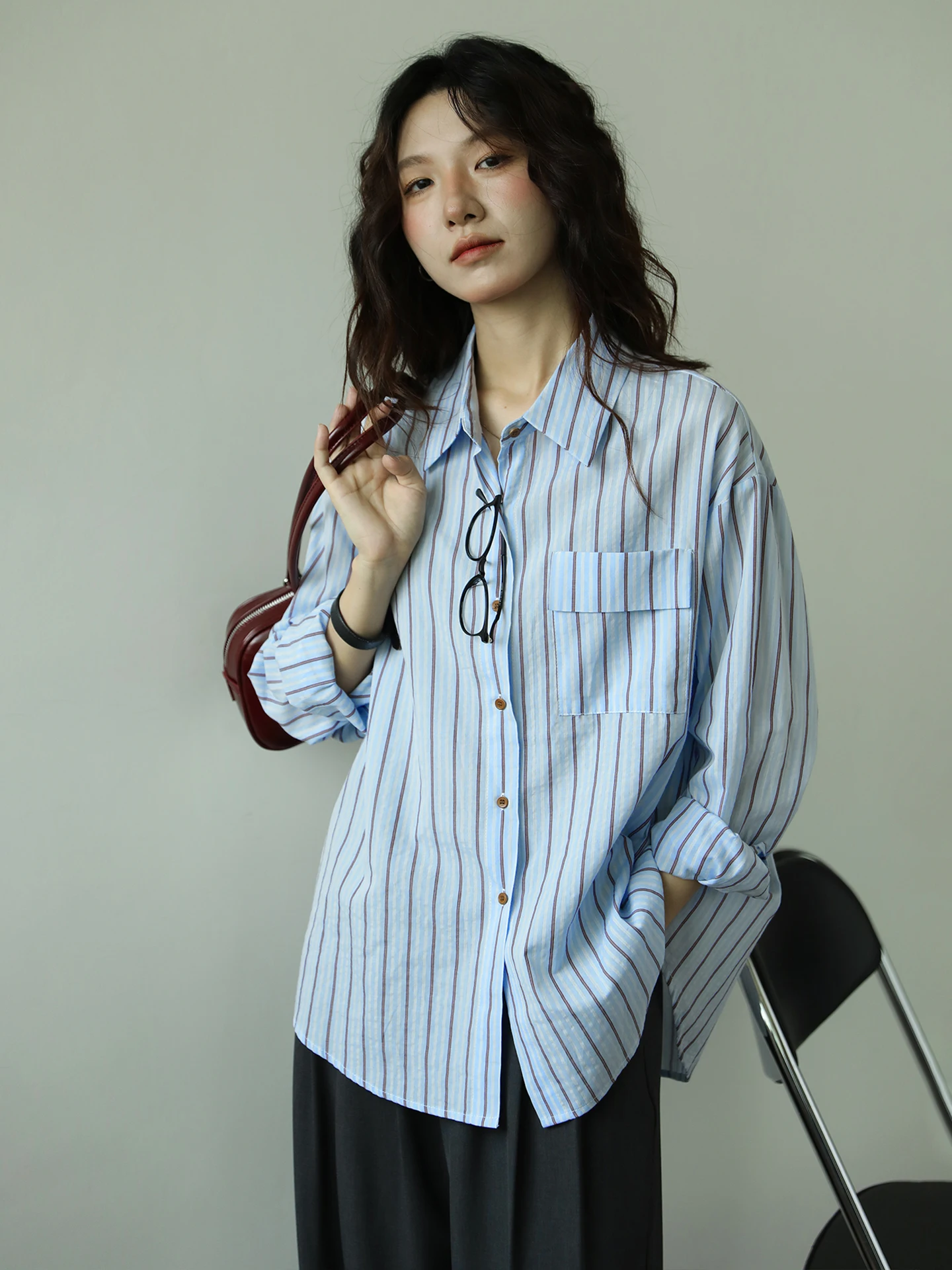 

Синяя женская рубашка в ретро-стиле с полосками и длинными рукавами, с карманом, для повседневной носки, приталенный хлопковый топ для осенне-зимнего сезона