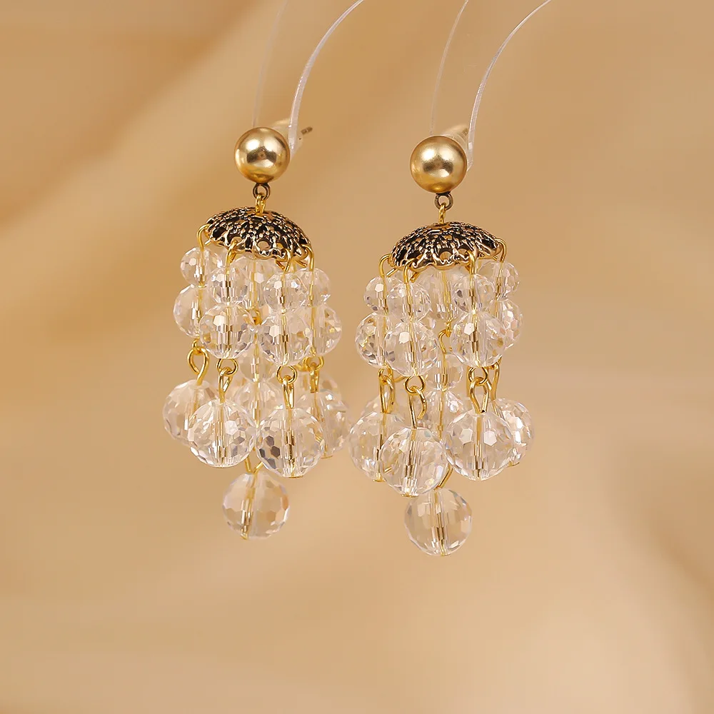 

Light luxury, fashionable and exquisite crystal earrings, high-end heavy-duty tassel earrings, niche retro palace style earrings