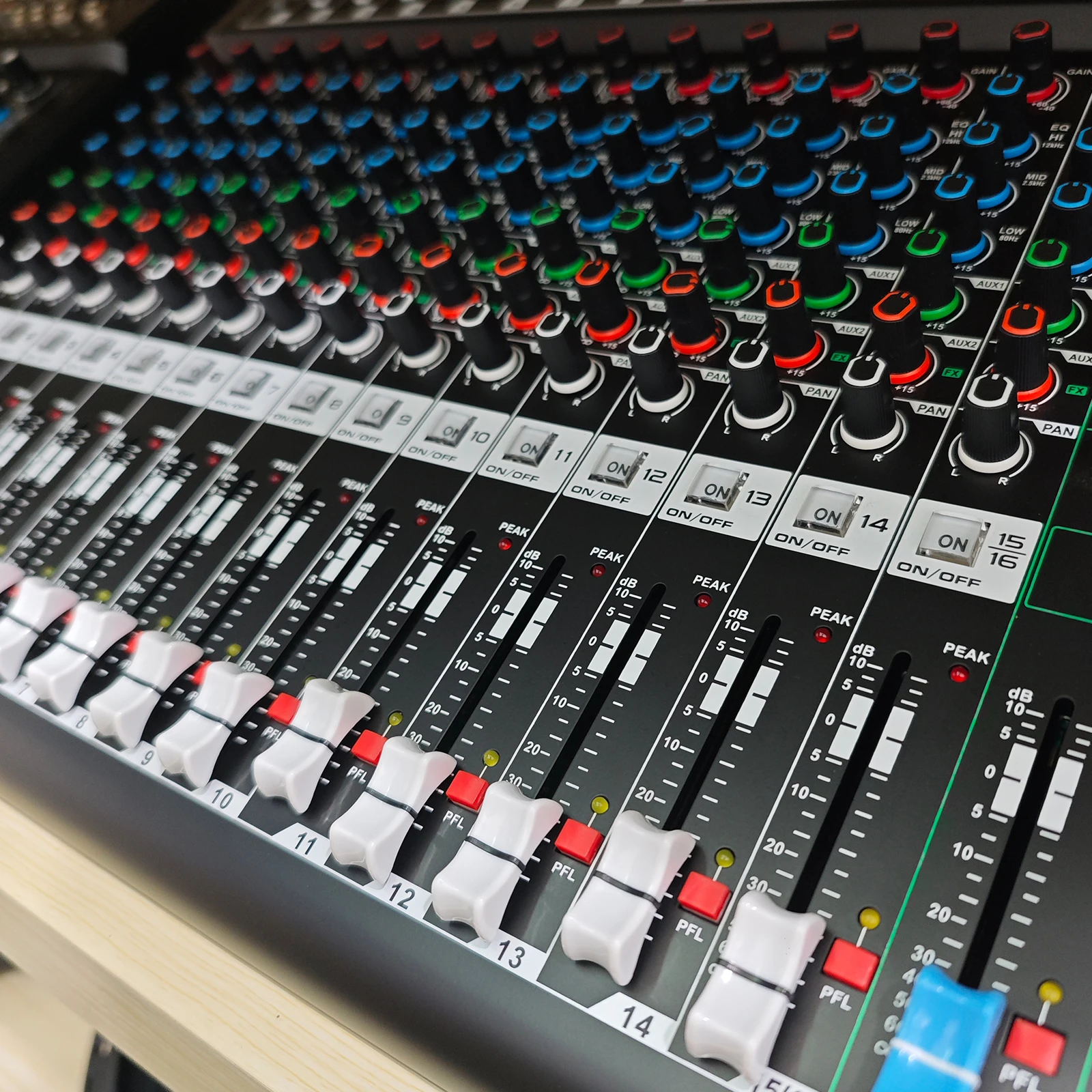 XF-16 المهنية وحدة تحكم الصوت المنزلية خلاط 16-Way USB تأثير صدى لعروض المسرح العروض الحية المواد المعدنية MP3