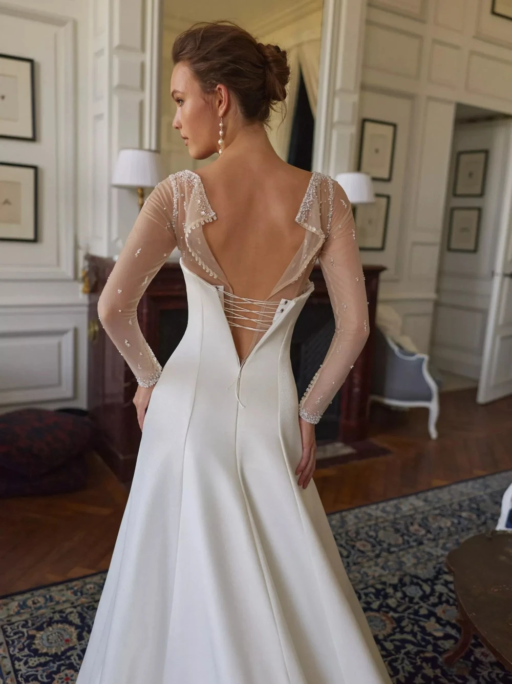 Minimalist Satin Wedding Dress Glamorous Long Sleeve Beaded Illusion Neck Backless A Line Court Train Bridal Gown Customized