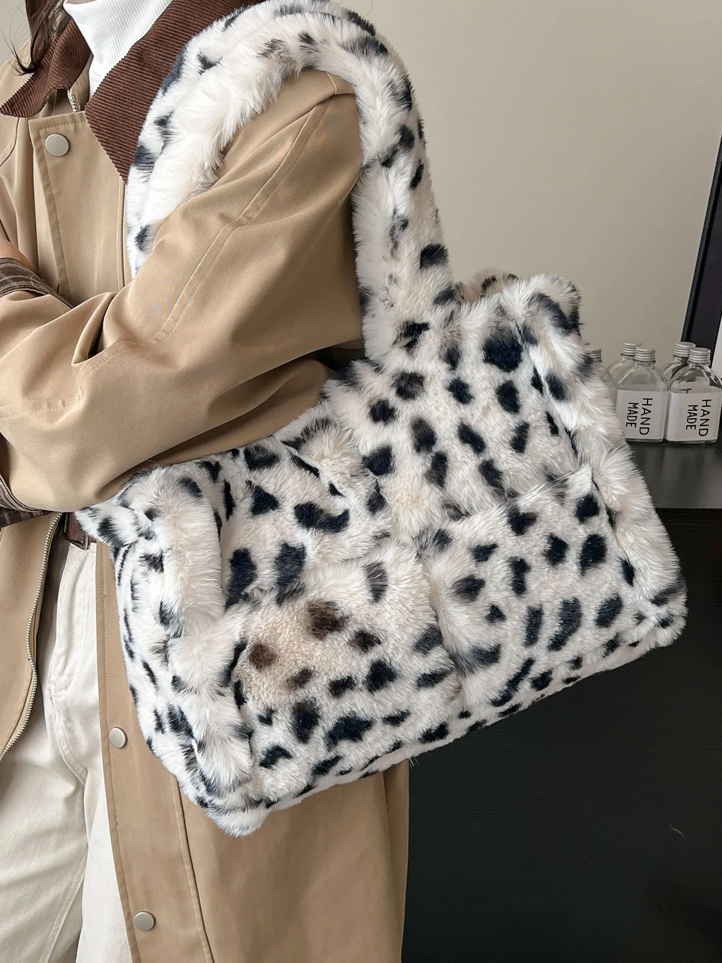 

Winter Faux Fur Shopper Tote Bag For Women 2025 Y2K Large Capacity Plush Handbag Designer Ladies Shoulder Bag Females Handbags