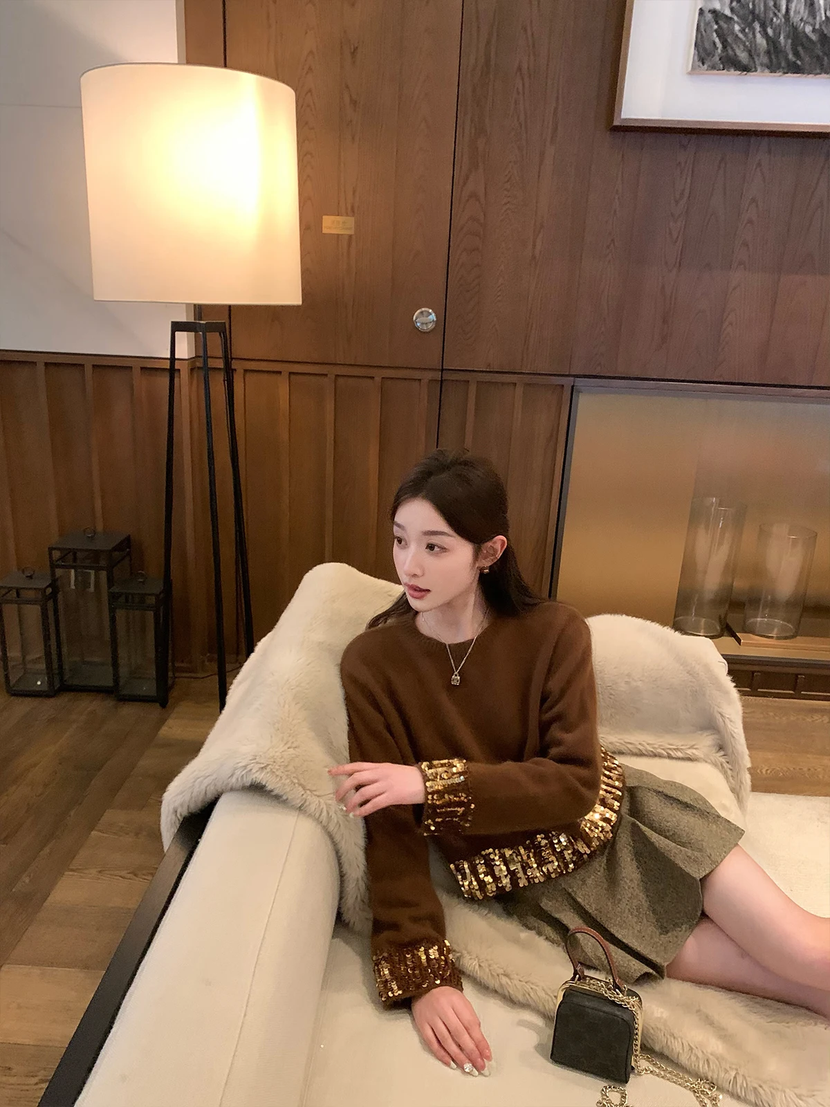 

Женский свитер Chen Miao из вельвета с двусторонними пайетками, весенняя новинка, стильный повседневный вариант для работы и отдыха, длинный рукав...