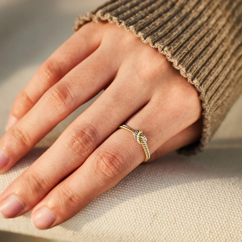 Huitan-Anillo de nudo de Metal de dos tonos para mujer, accesorios de dedo de declaración, anillos femeninos de diseño moderno, joyería creativa de fiesta