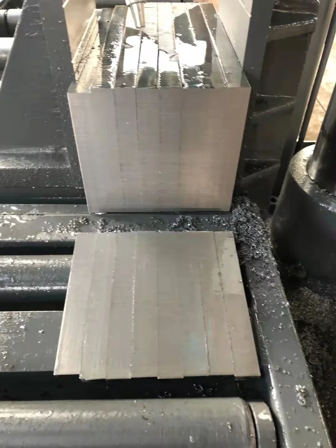 Semi-Automatic Band Saw Cutting Machine Band Saw Profile Metal Cutting Machine for Workshop