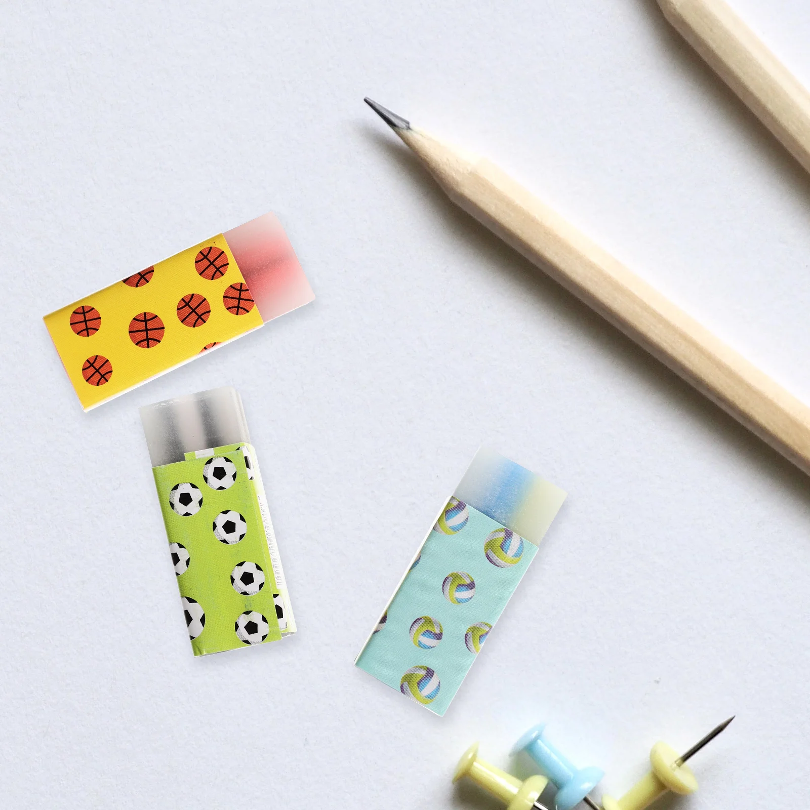 12 قطعة من محايات الكرة الكرتونية، محايات لطيفة لكرة السلة وكرة القدم لمستلزمات الدراسة المدرسية، ممحاة اللوازم المدرسية #1