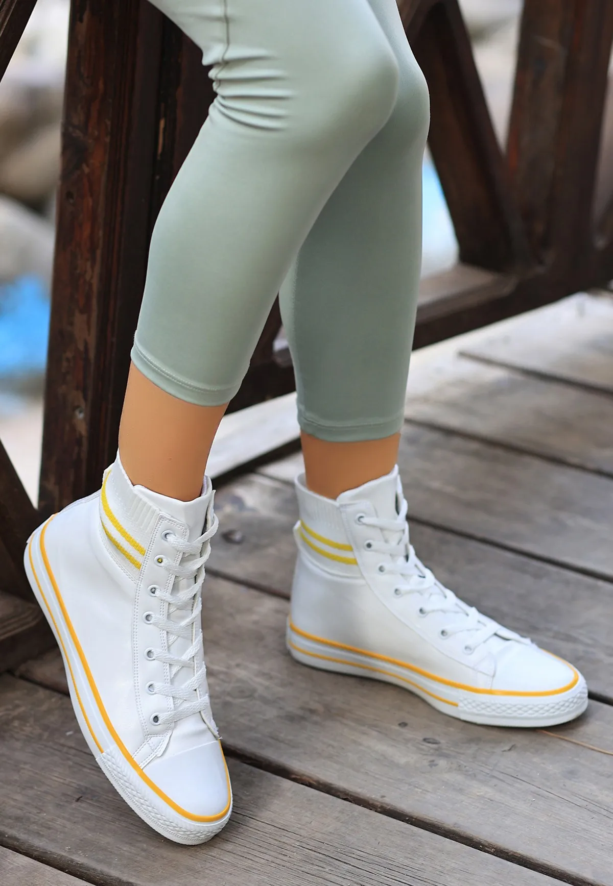 

Luisa White Skin Yellow Detailed Lace-Up Boots