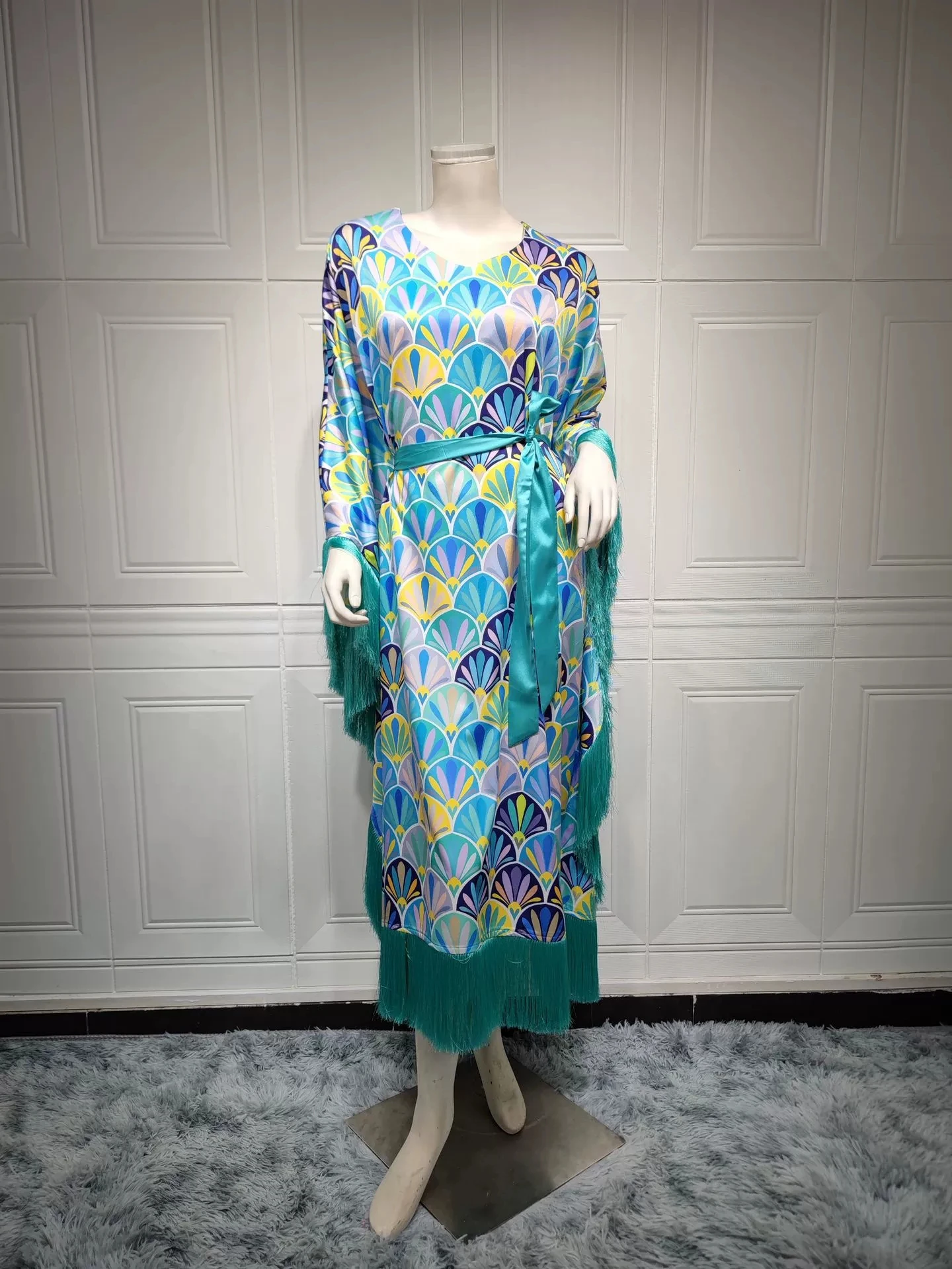 2025年ファッションタッセルスプライシングサテンソフトドレスムスリムライトバンケットバットスリーブドレス-GZXX648