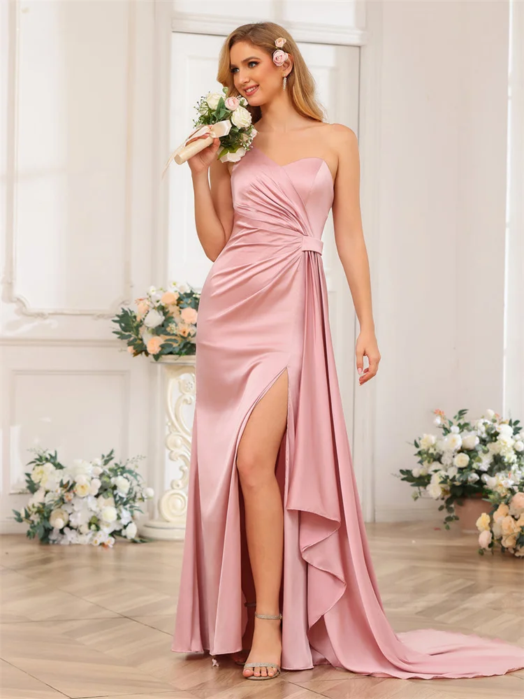 Neuankömmling One-Shoulder ärmellose Scheide Seide Satin Brautjungfer Kleid Split Side Open Back Reiß verschluss Kleider für Hochzeits gäste 2024