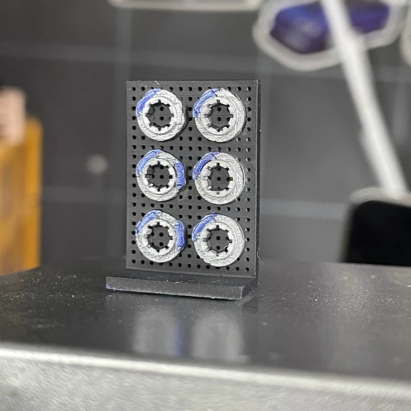 ชุดเครื่องมือซ่อมรถยนต์แบบตั้งพื้นพร้อมขาตั้งคาลิปเปอร์ขนาด 1/64 ใหม่ สำหรับงานดัดแปลงรถโลว์ไรเดอร์ รถกระโดด พร้อมถังน้ำมันและแท่นล้าง