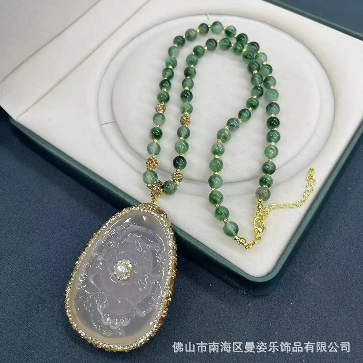 DIY accessories New color-changing sea mica flower-shaped engraving inlaid sweater chain round bead necklace pendant niche natio