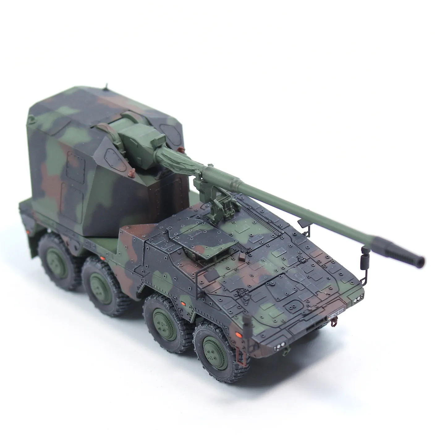 1-72-p12253pa-vehiculo-blindado-boxer-con-artilleria-autopropulsada-de-155-mm-camuflaje-de-la-otan-modelo-estatico-terminado