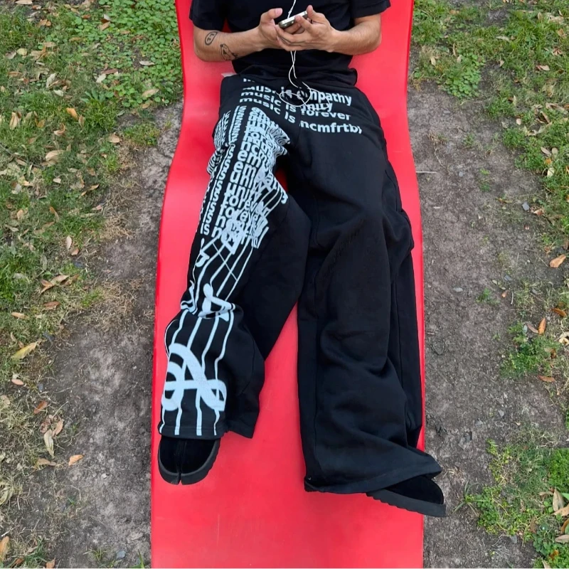 Spodnie American Vintage z lat 2000. Kreatywne, personalizowane litery, nadrukowane spodnie, hip-hopowe, streetwearowe, sportowe, luźne, elastyczne spodnie do joggingu.