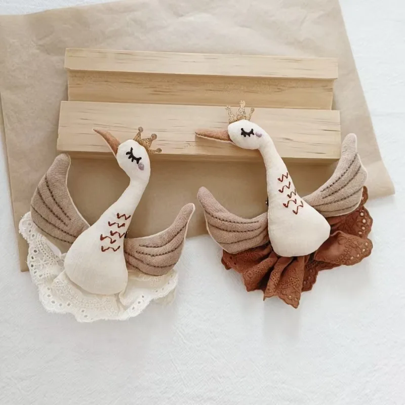 Cotton Linen Cartoon Swan Brooch Cute Handmade Fabric Pin for Bag Clothing Decoration Forest Style Versatile Premium Daily Wear