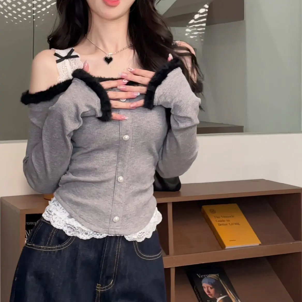 

Hot Girl Long-Sleeved T-Shirt Spliced ​​Lace Suspenders Women Autumn Winter Versatile Bow Design Korean Version Pure Desire Top