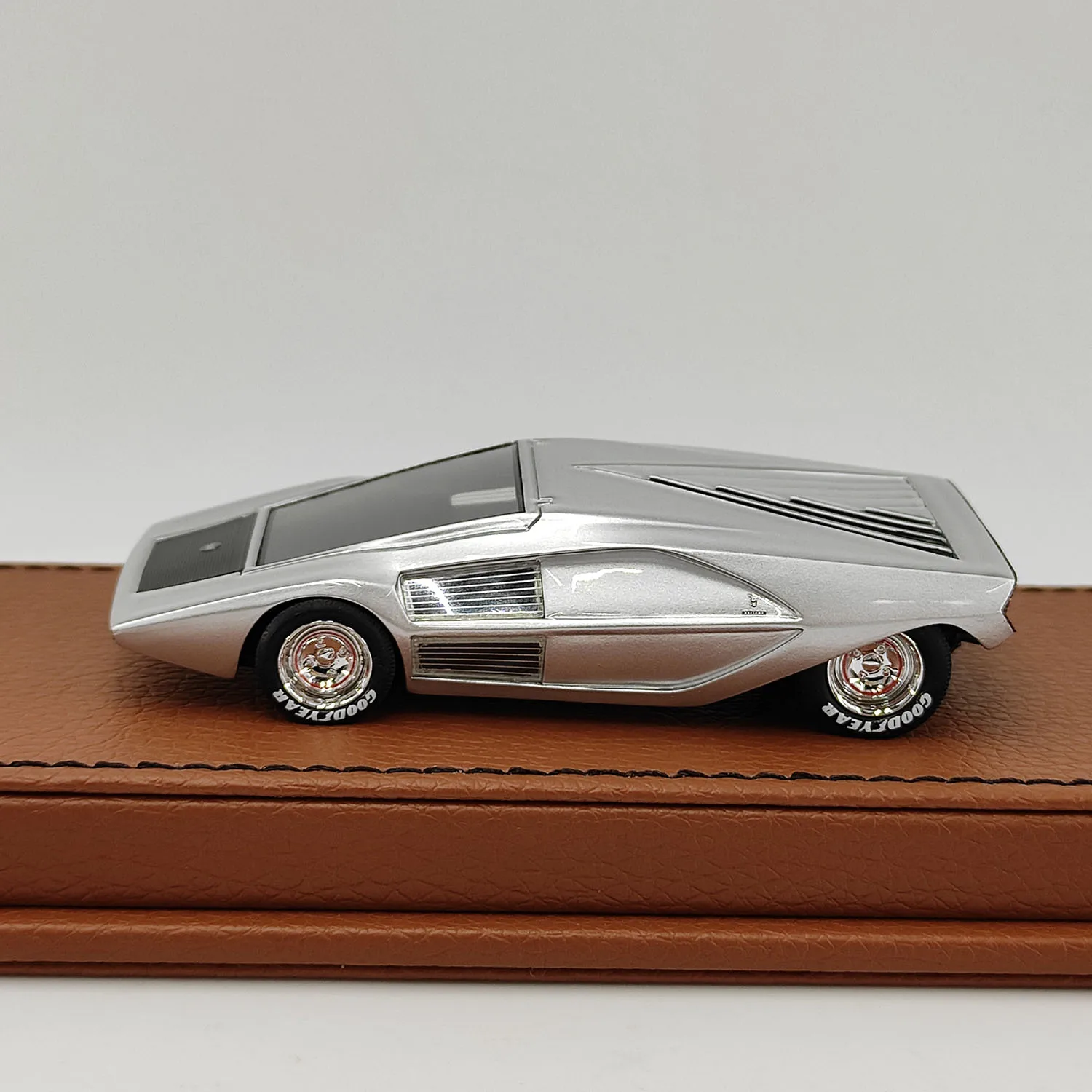 ENGUP 1:43 Scale Lancia Stratos Zero 1970 Concept Car Silver Resin Car Model