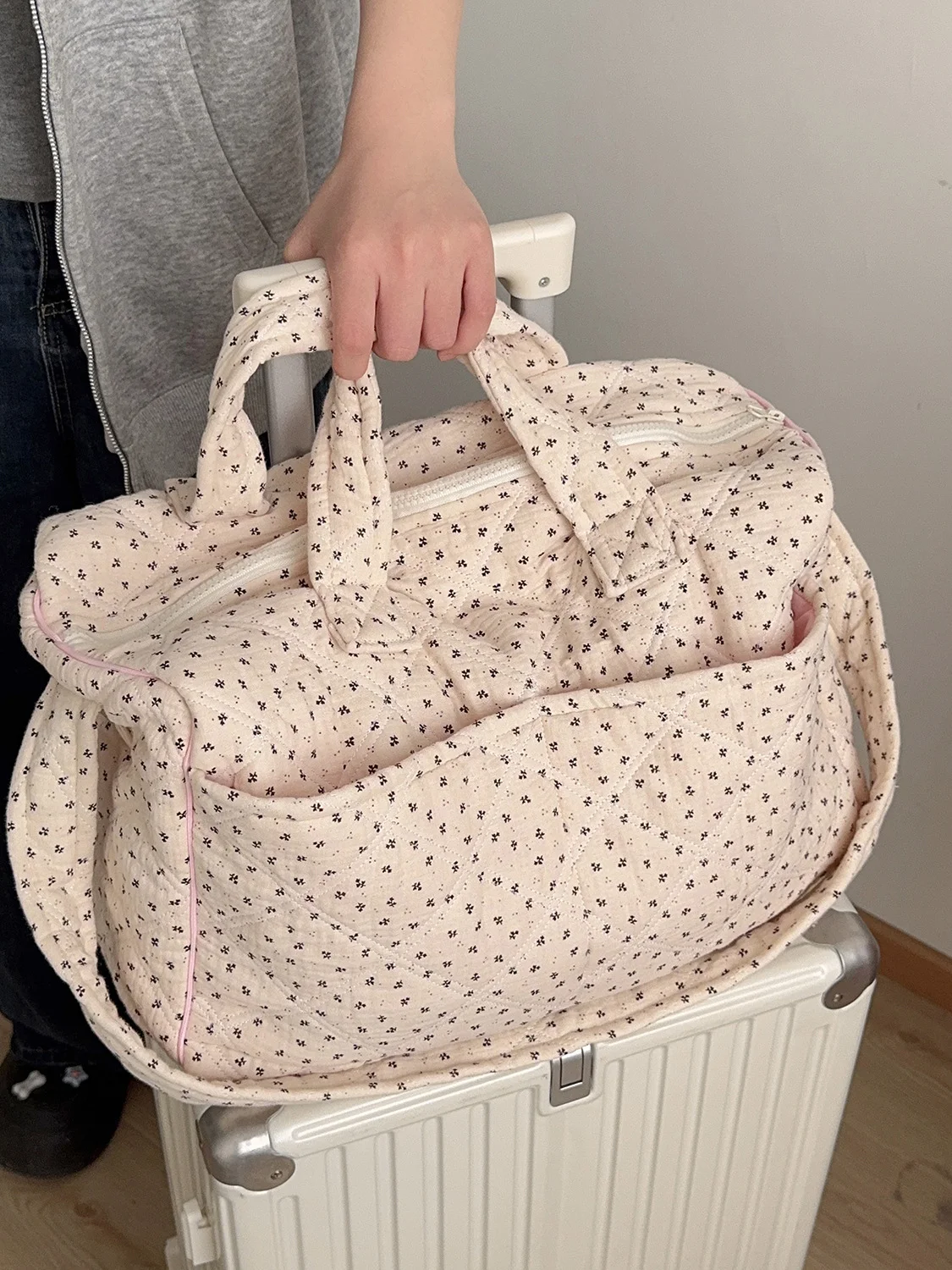 

YT Large-Capacity Floral Quilted Travel Bag, Fits Over Trolley Case, Suitable for Short Trips and Business Trips, Foldable and L