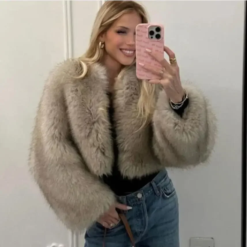 Iconic Street Fashion Week Luxury Brand Gardient Cropped Faux Fur Coat Women Winter 2024 Hot Cool Girls Fluffy Short Fur Jacket