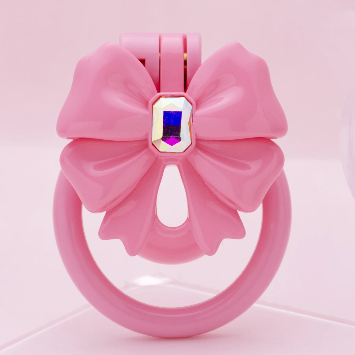 ذكر العفة قفص سيسي قطبية سلبية ربطة القوس فيونكة المشاهير ضبط النفس قفص القضيب قفل مجرى البول العفة جهاز SM الكبار الجدة