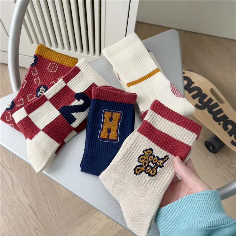 Autumn And Winter New Men's Mid-tube Socks Women's Hot Style Ins Tide Europe And The United States Street Retro Couple Socks Men