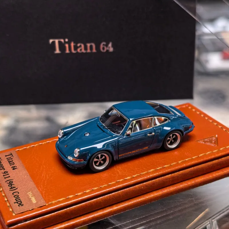 MU 1:64 Singer 911 964 Coupe Resin Car Model Collection Souvenir Desktop Decoration Male Gift.
