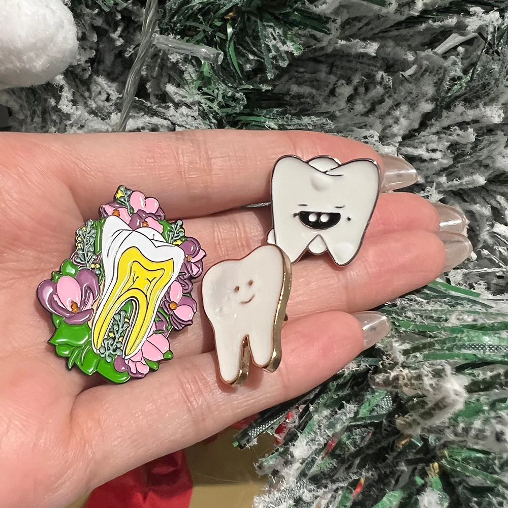 Cute Tooth Brooch Lovely Dental Teeth Brooch Toothbrush Metal Enamel Brooch Dentistry Badge Pin Trendy Gifts for Dentist Nurse