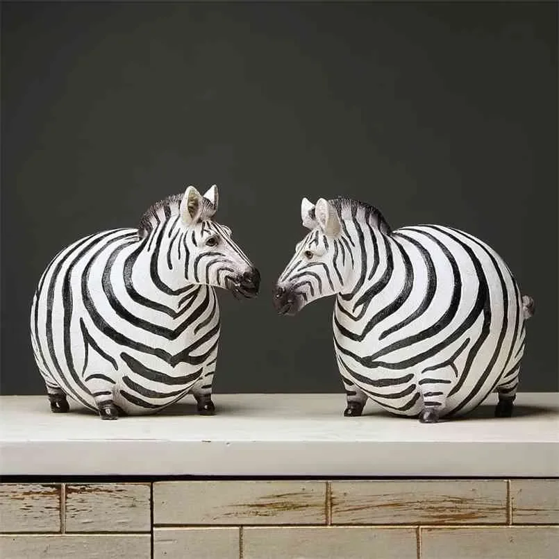 

Creative Zebra Statue Home Decor Living Room Sculpture Wine TV Cabinet Ornament Crafts Abstract Animal Figurine 210804
