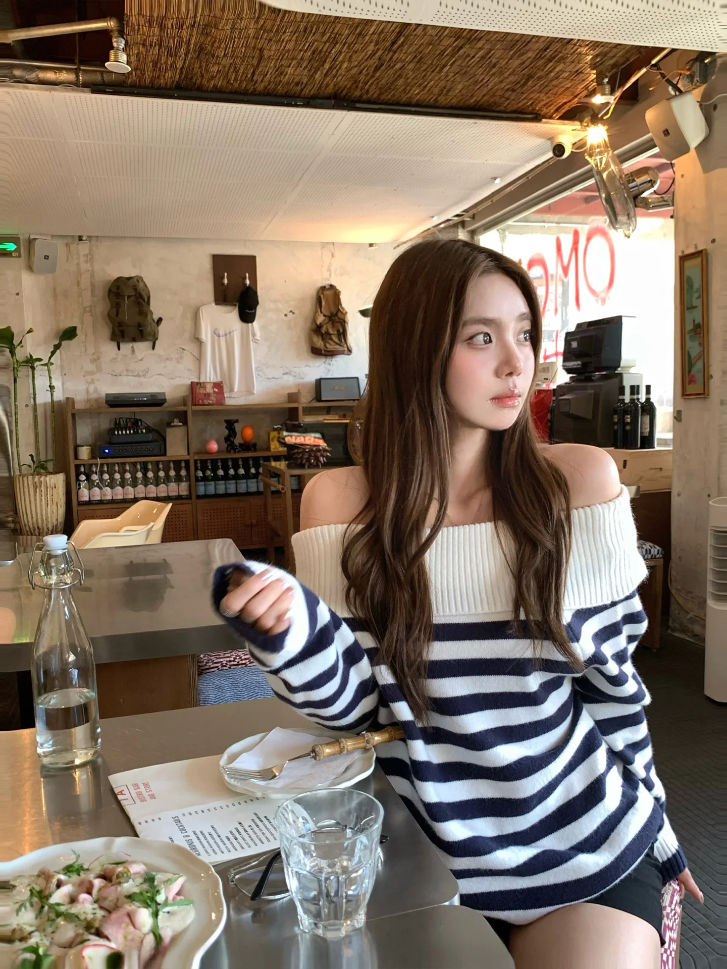 

Женский теплый свитер свободного кроя с длинным рукавом и одним открытым плечом, вязаный в полоску, в корейском стиле, для повседневной носки, коллекция Cooky Circle Jeju Diary