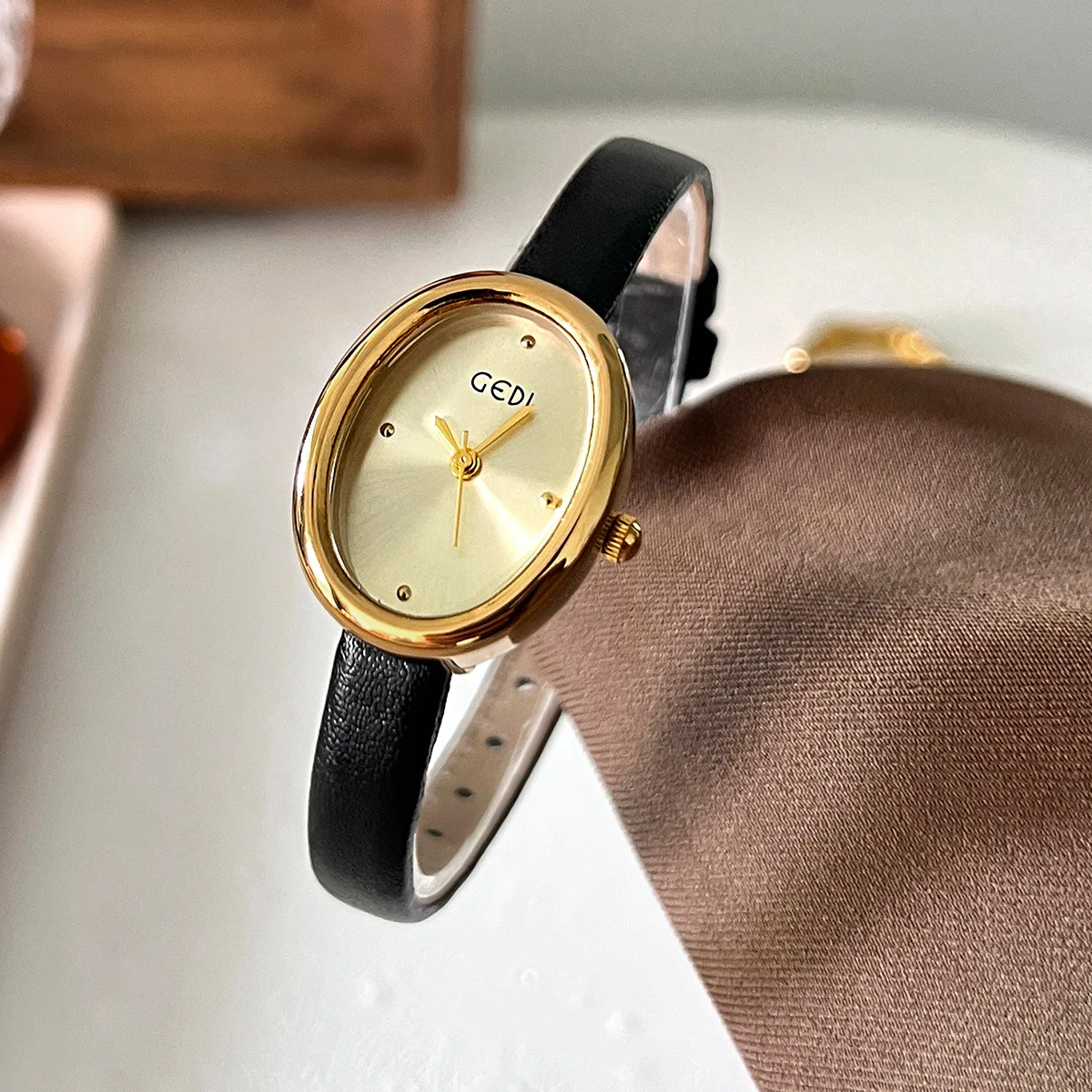 Women's Watches Fashion Simple Oval Dial Waterproof Quartz Watch Advanced Luxury Ladies' Bracelet Clocks