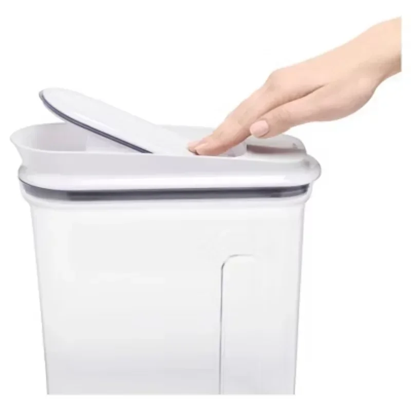 Герметичный средний дозатор для хлопьев объемом 3,4 литра: контейнер для хранения продуктов с удобным носиком и эргономичной ручкой.