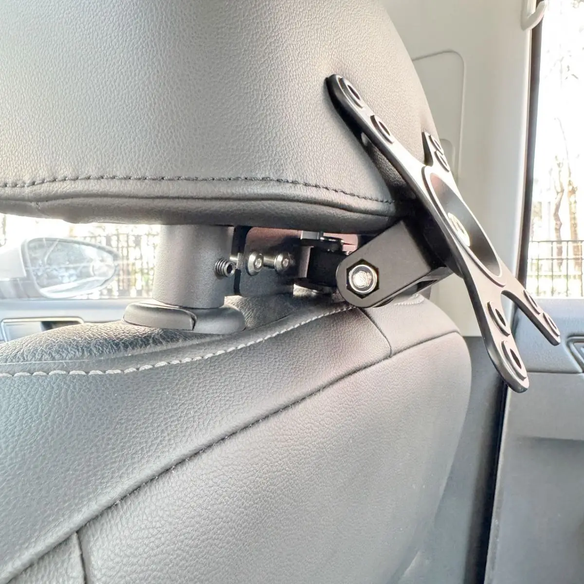 Aluminum Alloy Car Headrest Monitor Bracket VESA Universal Rear‑Seat Mount For Portable Screen Tablet TV view 5