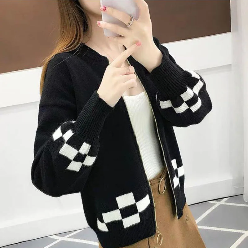 New Spring and Autumn Fashion Korean Edition Round Neck Short Loose Versatile Baseball Jersey Color Block Knitted Women's Coat