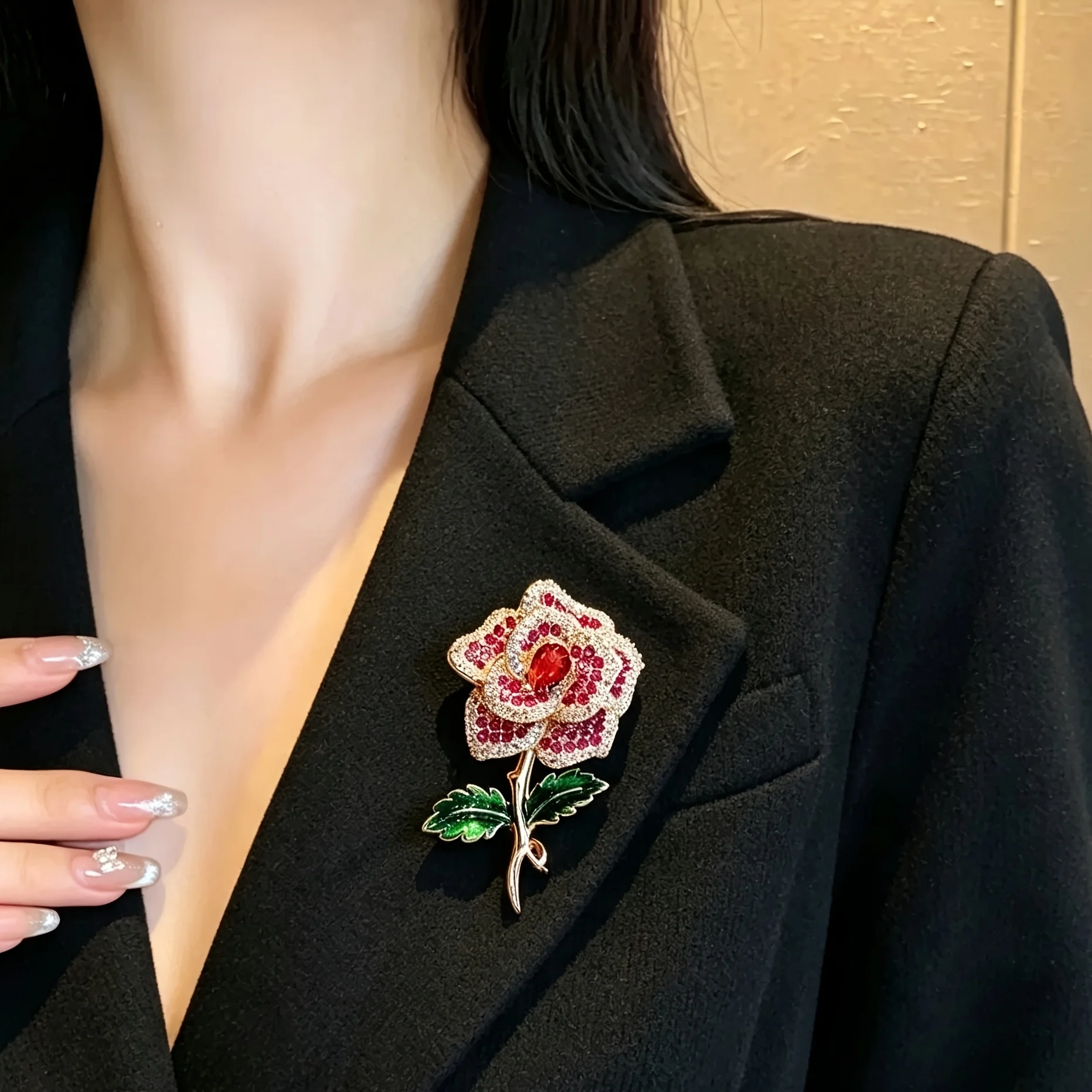 4PCS Luxury Floral And Wheat Ear Brooch Set Includes Rose And Lily-Shaped Pins. Elegant Jewelry For Ladies At Parties And Banque