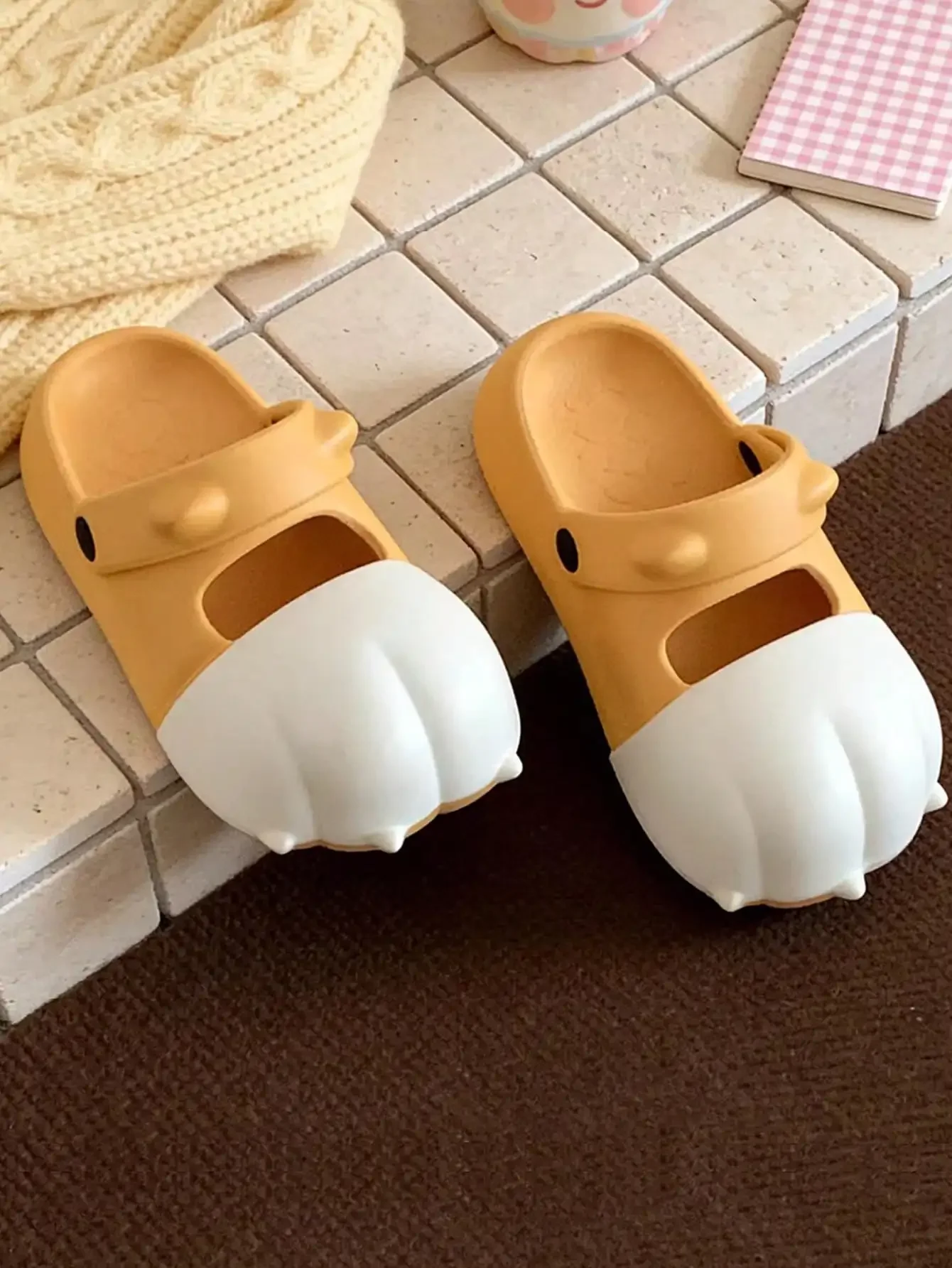 Sommer Neue Plateau-Pantoletten für Damen, modische, weiche EVA-Pantoletten mit Farbblockierung und geschlossener Zehenpartie, Outdoor-Strandschuhe, Katzen-Tabby-Muster – Detail 2