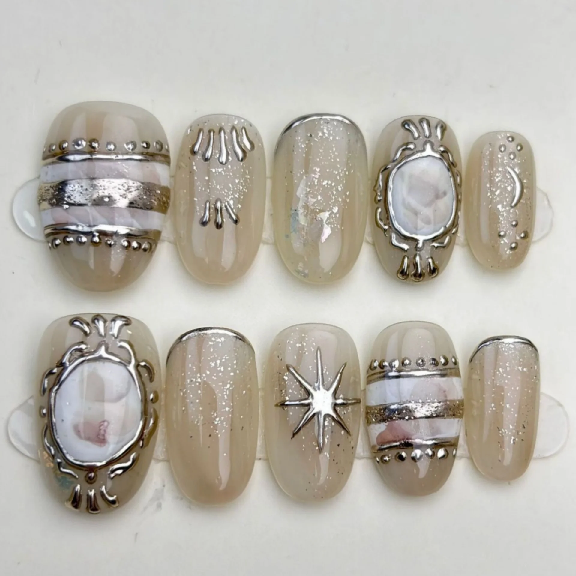 10枚入り グリッターヌード ハンドメイド つけ爪セット ウェアラブル ショートオーバル 付け爪 シャイニーパウダーデザイン チップ フェイクネイル アート マニキュア