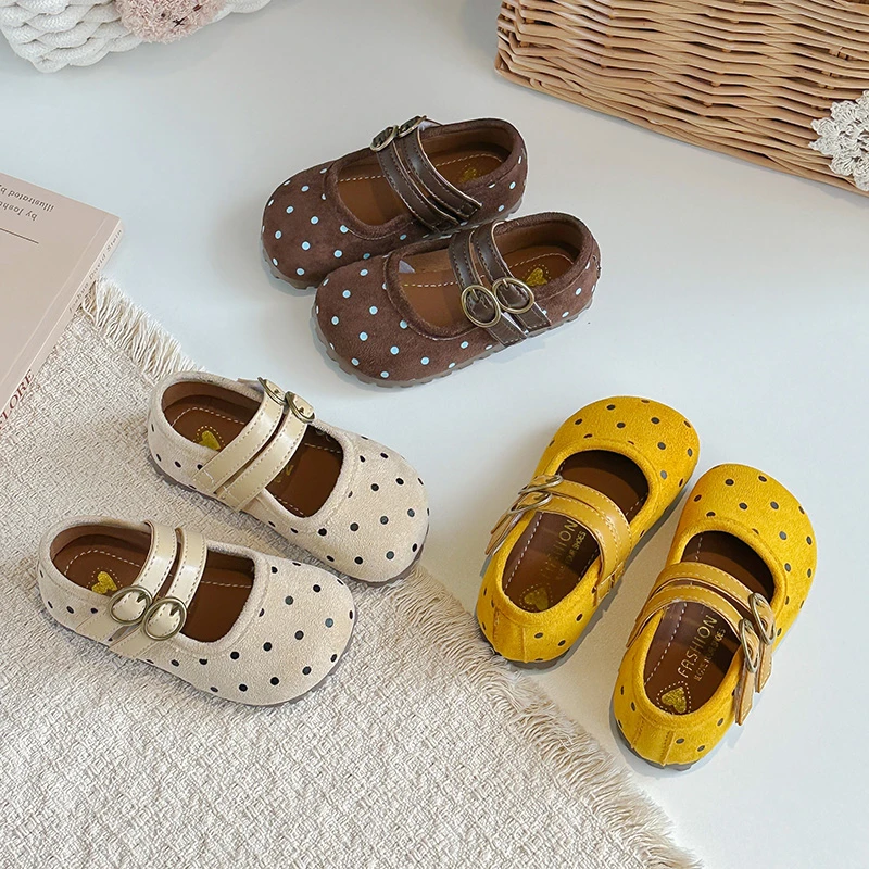 

Baby Girls Leather Shoes with Buckle 2026 New Spring Toddler Polka Dot Ballet Flats Soft Sole Simple Trendy Party Wedding Shoes