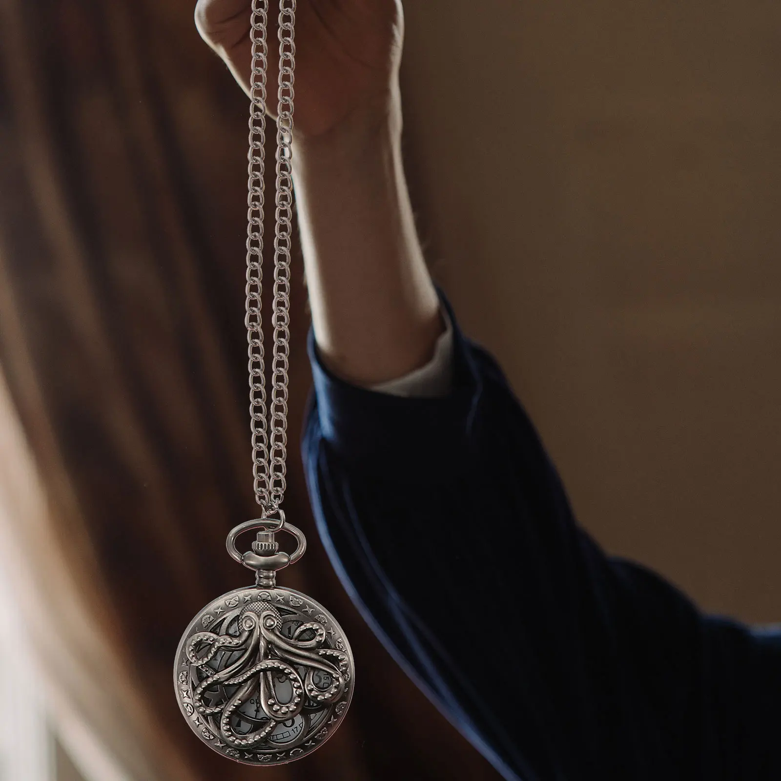 

1Pcs Retro Hollow Out Pocket Watch Vintage Style Mini Portable Quartz Movement Watch Gift Choice for Men Women Long Lasting