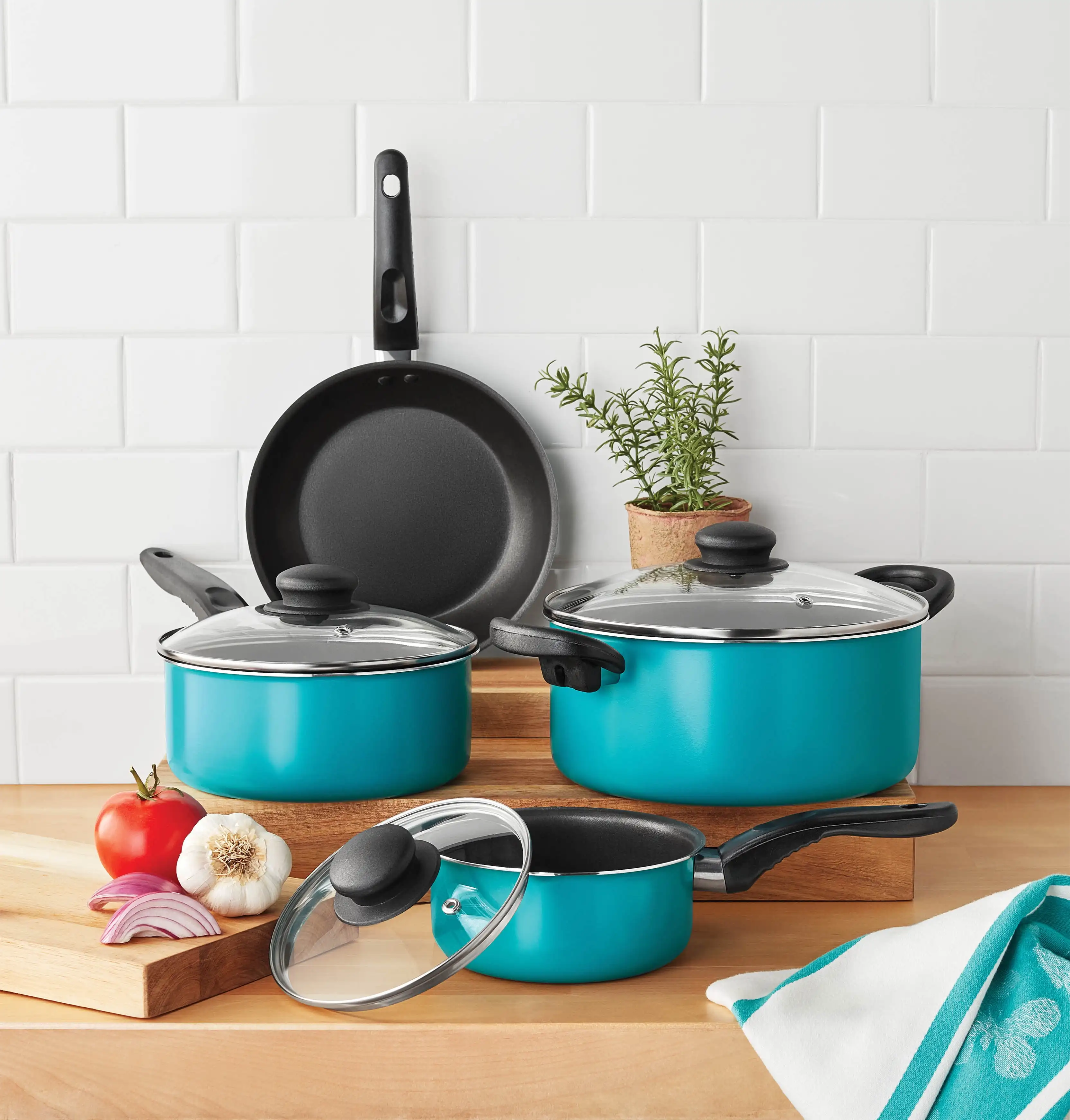 

7 Piece Non Stick Cookware Set Aluminum Teal Easy cleanup and Release Lightweight and Easily Maneuverable Construction