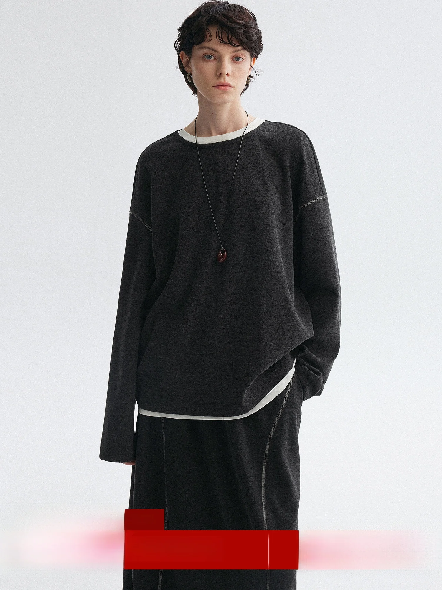 

Комплект MOLY CHO: Повседневный свободный женский костюм из двух предметов – комфортный струящийся топ и юбка. Осенний модный наряд.