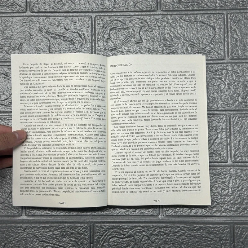 Spanish (Atomic Habits) Build good habits. Small changes lead to big results. James Clear) A self-improvement book