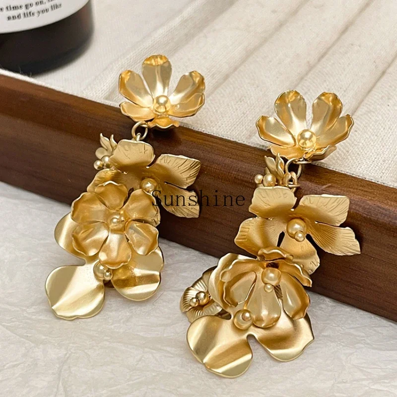 Vintage gold flower earrings premium temperament stud earrings