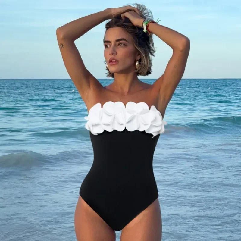 2024 Swimsuit New 3D Floral Strapless Black and White Contrasting One-piece Swimsuit for Women