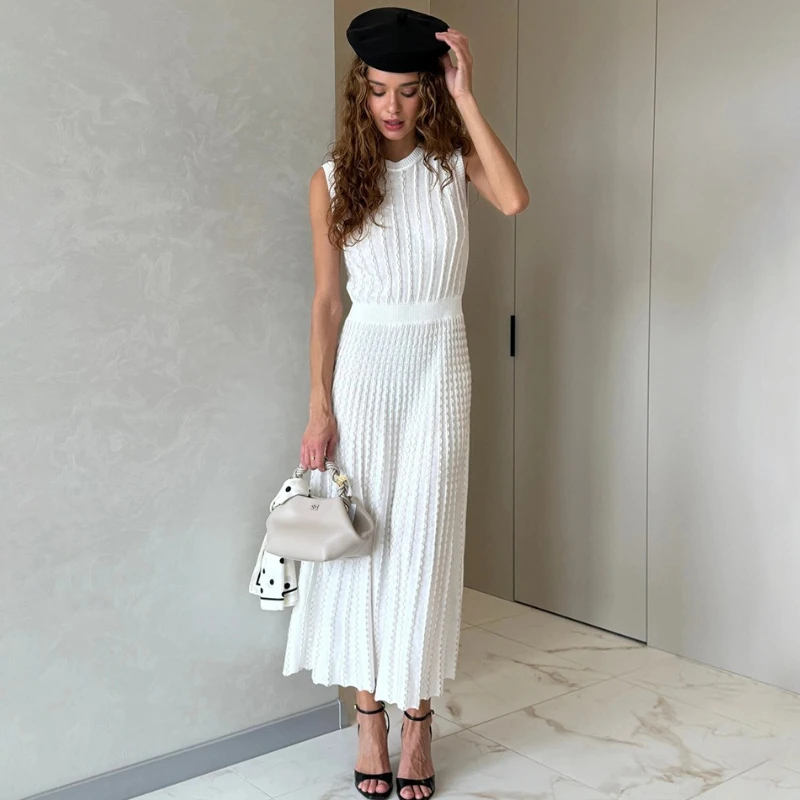 

TARUXY Casual Knitted Dress Women's Crew-Neck Sleeveless Textured Knit Midi Pleated Dress Female Summer Stylish Commuter Dress