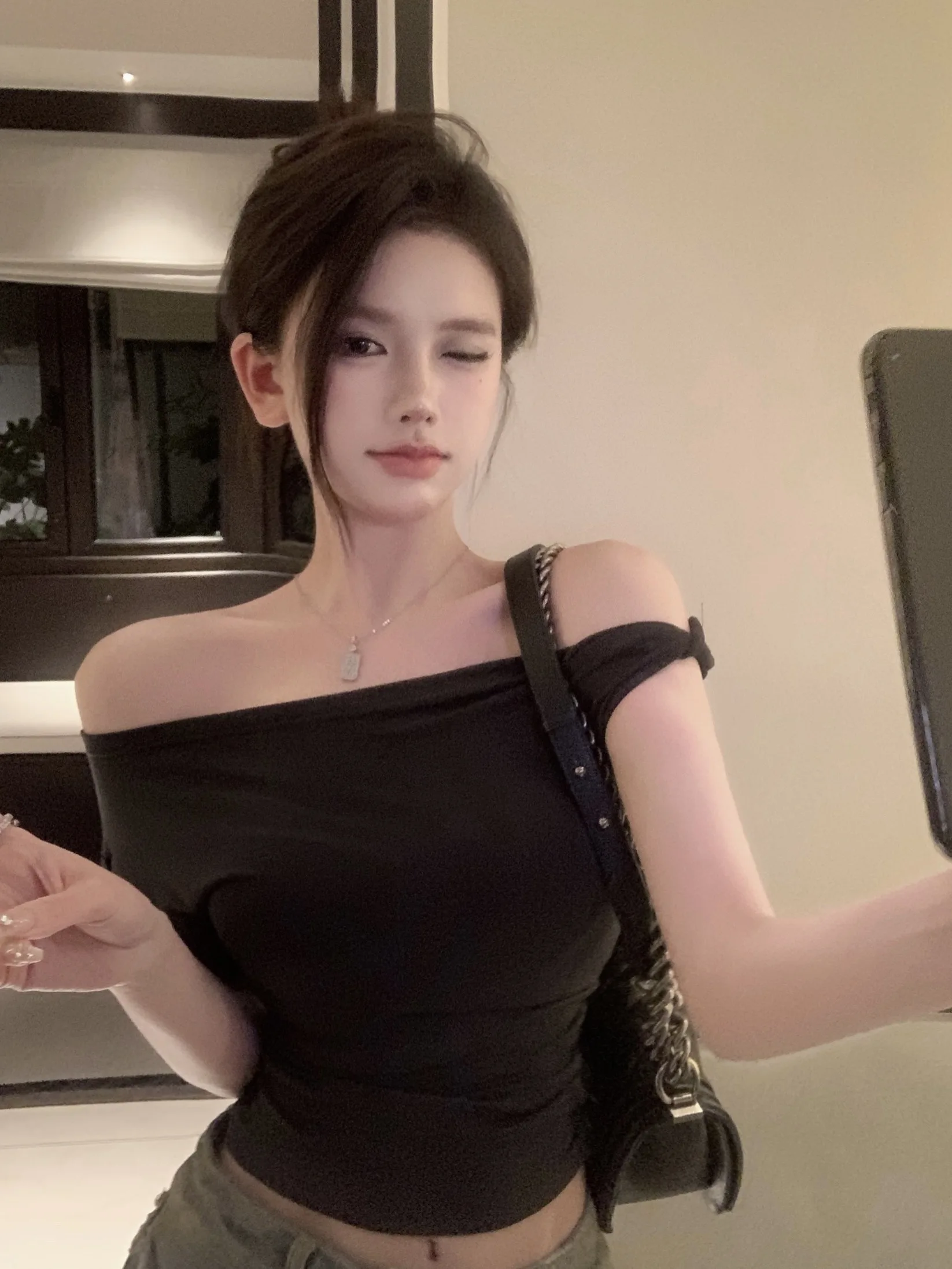 

Slim Fit Black One Shoulder Short Sleeve T Shirt Women's Summer New Style Sexy Elastic Shorts Length Baring Top Ladies Tee