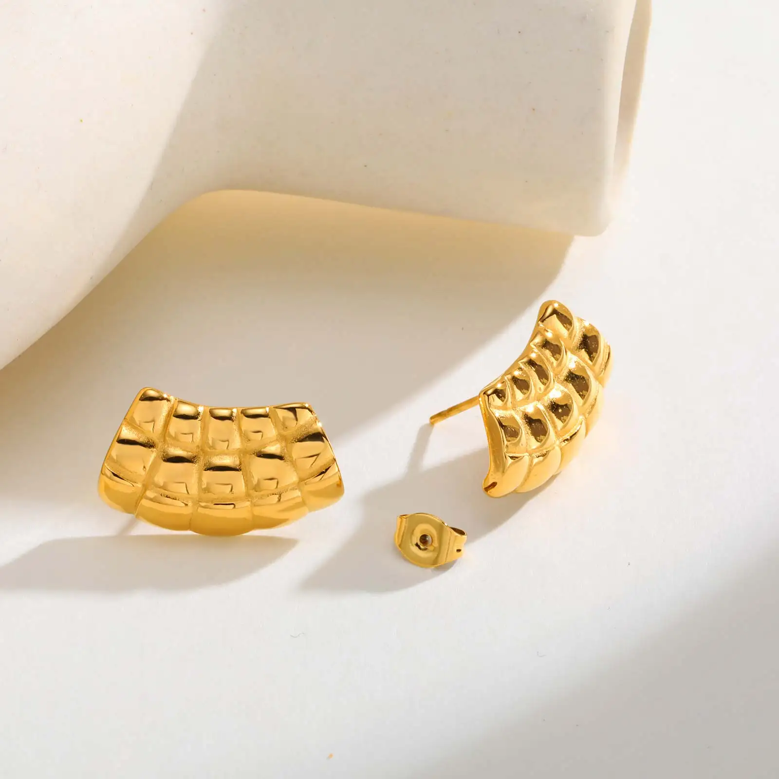 أقراط لامعة على شكل مروحة للنساء، أقراط مضفر هندسية من الفولاذ المقاوم للصدأ باللون الذهبي، هدية حفلات مجوهرات عصرية