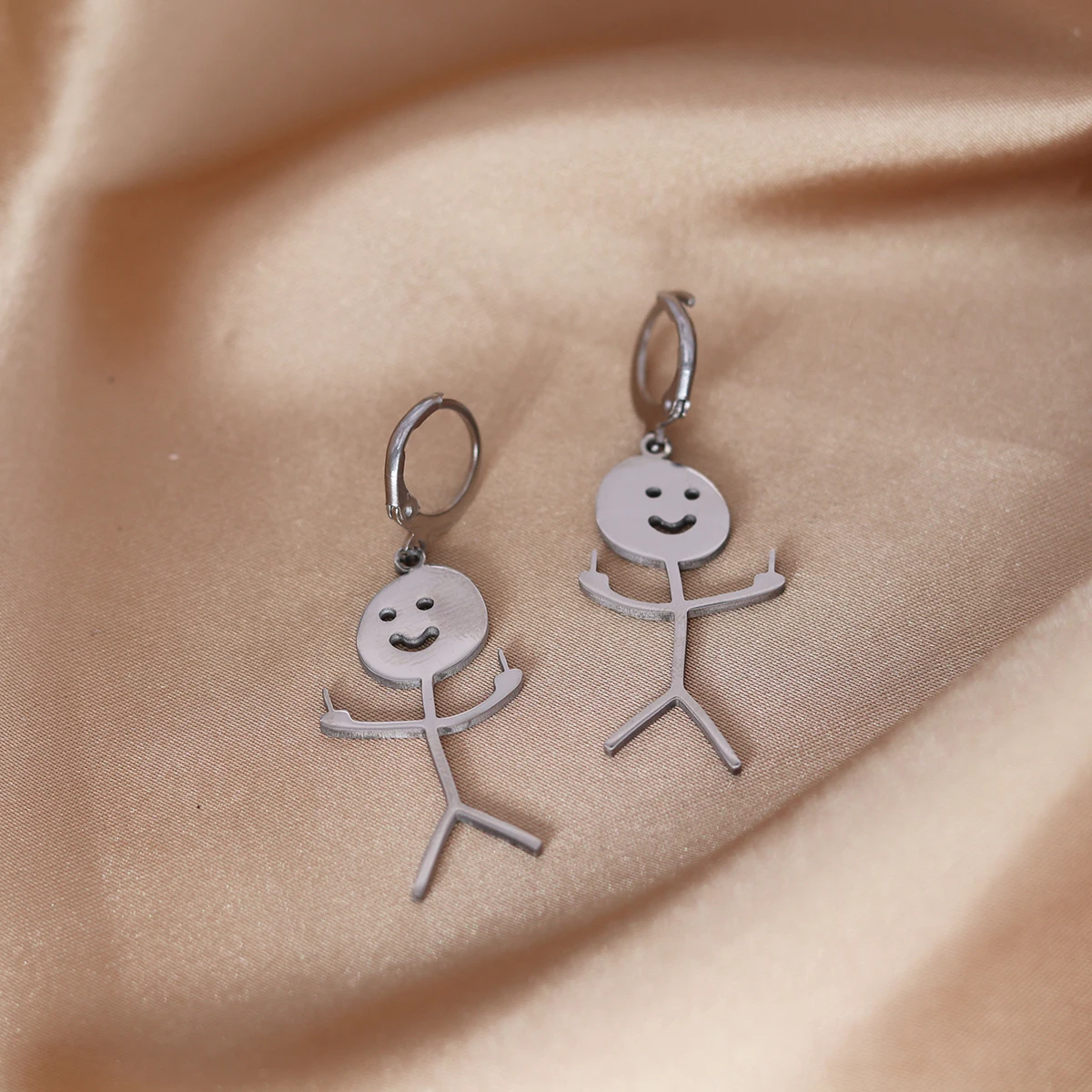 Kinitial модные серьги-подвески из нержавеющей стали Fuxk You каракули для женщин тренд панк средний палец Kinitial модные серьги-подвески из нержавеющей стали Fuxk You каракули для женщин тренд панк средний палец