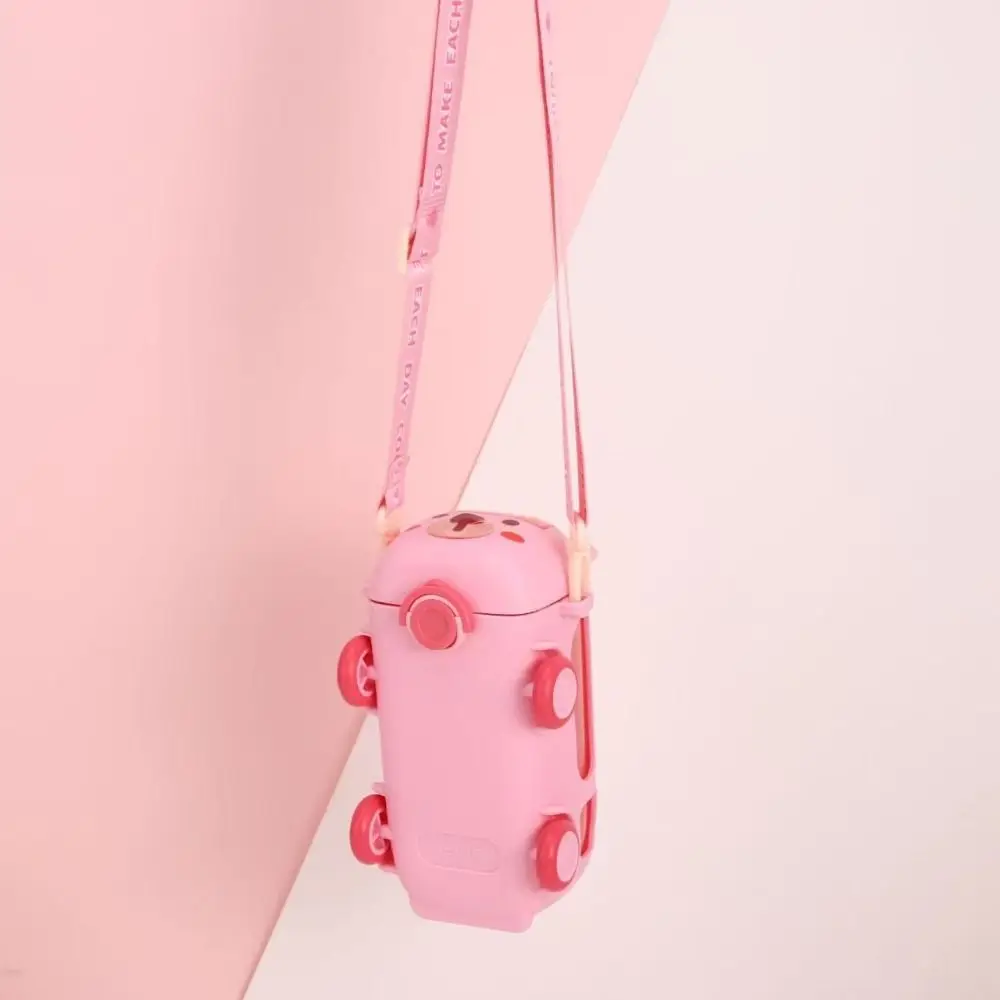 

Kawaii Cartoon Bus Straw Cup 500ml Leak-Proof Bus Plastic Water Bottle Cute with Shoulder Strap Drinking Cup Home Use