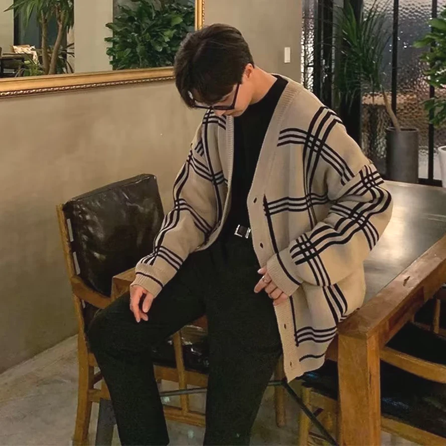 Lazy and relaxed knittingcardigan khaki