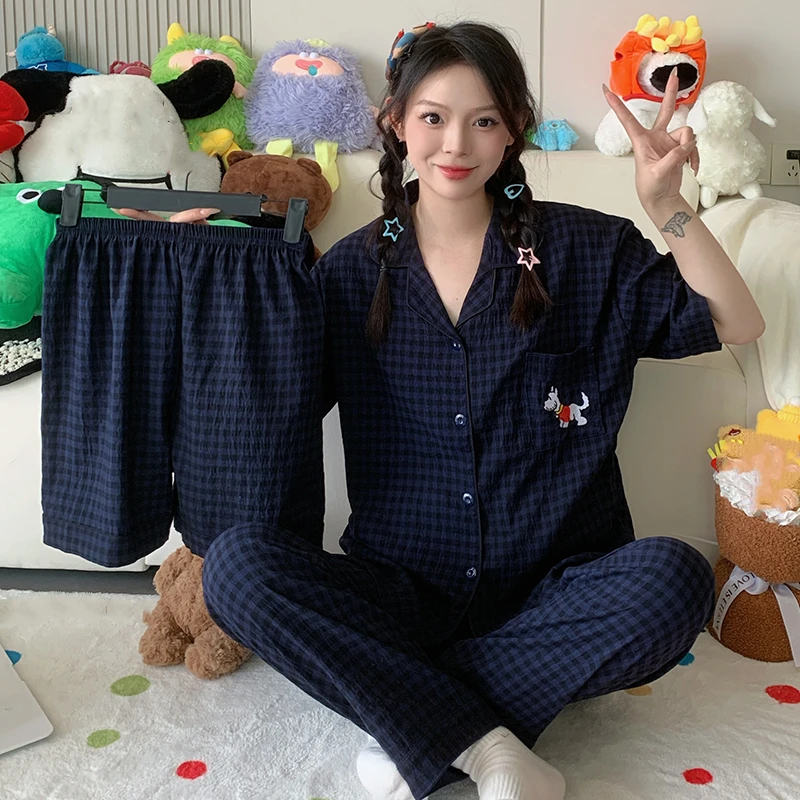 

Женские пижамы с синим клетчатым принтом и милой собакой, три комплекта, пижамы с лацканами и эластичной резинкой на талии, большие размеры, новинка 2025, летняя домашняя одежда